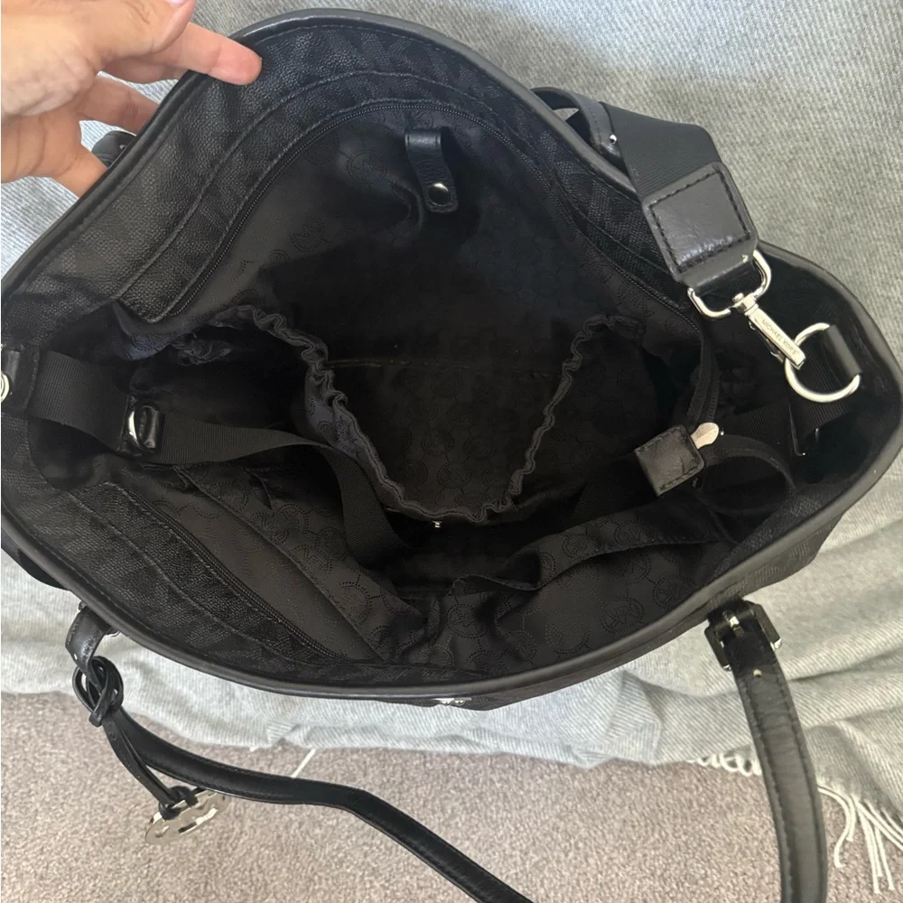 Michael Kors Black Embossed Baby Diaper Handbag With Baby Changing Pad & Pockets - Picture 5 of 10